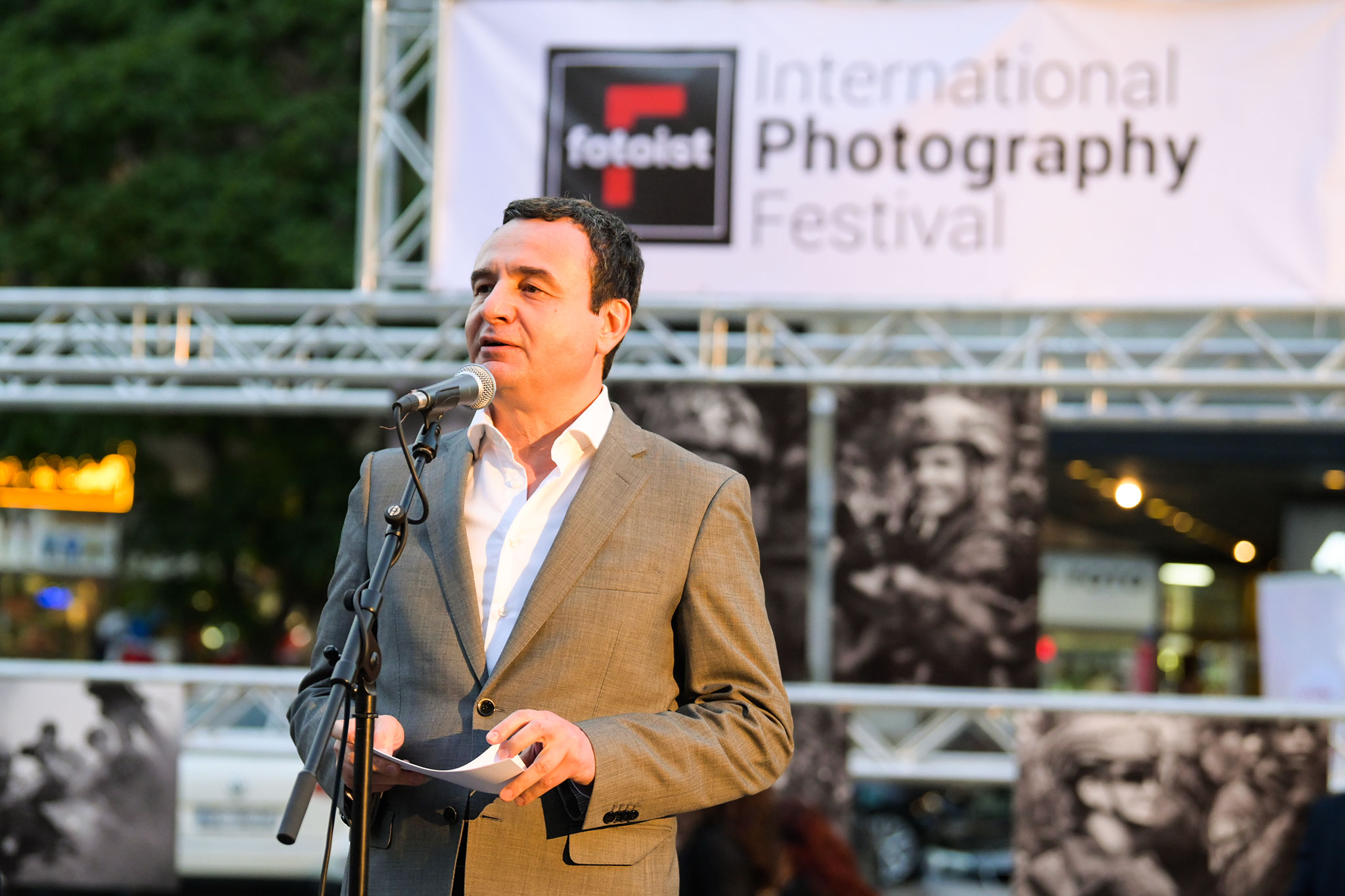 Kurti merr pjesë në edicionin e dytë të Festivalit “Fotoist”: Fotografia, historiani i heshtur i rrugëtimit tonë