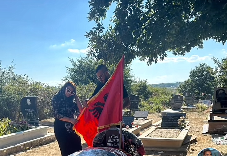 E dashura e Faton Hajrizit ndan kujtime me të pas varrimit të tij: Ma ke tregu edhe xhaminë, amaneti yt shkoi në vend