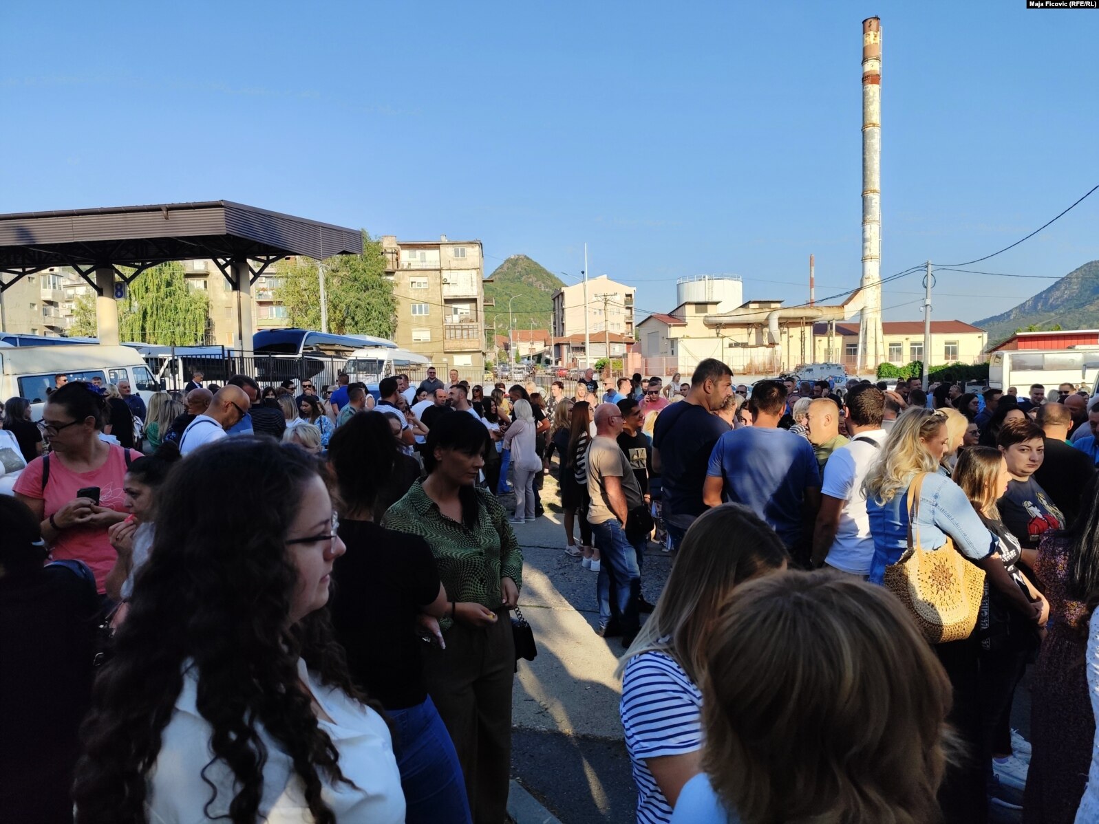 Protestojnë serbët në Mitrovicë të Veriut, kërkojnë të kthehen në punë në komunën paralele