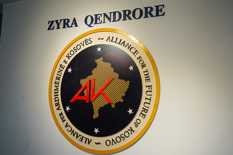 aak-akuzon-qeverine-per-propagande-rreth-pagave-te-ushtareve