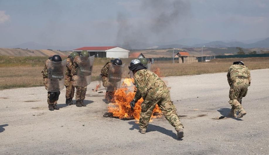 kfor-realizon-trajnim-kunder-fobise-ndaj-zjarrit-dhe-lirine-e-levizjes