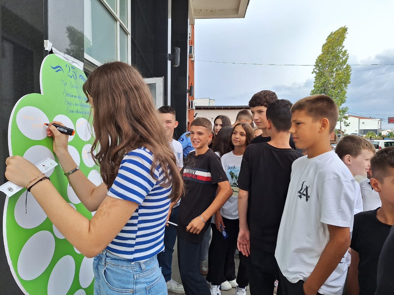 25-vjetori-i-themelimit,-policia-ne-prizren-mirepriti-nje-grup-nxenesish