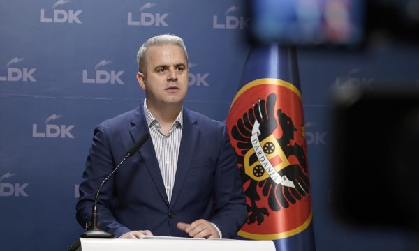 Azemi i LDK-së: Qeverisë Kurti po i vie era korrupsion, të nisin urgjent hetime për rreth 1 mijë kontrata sekrete