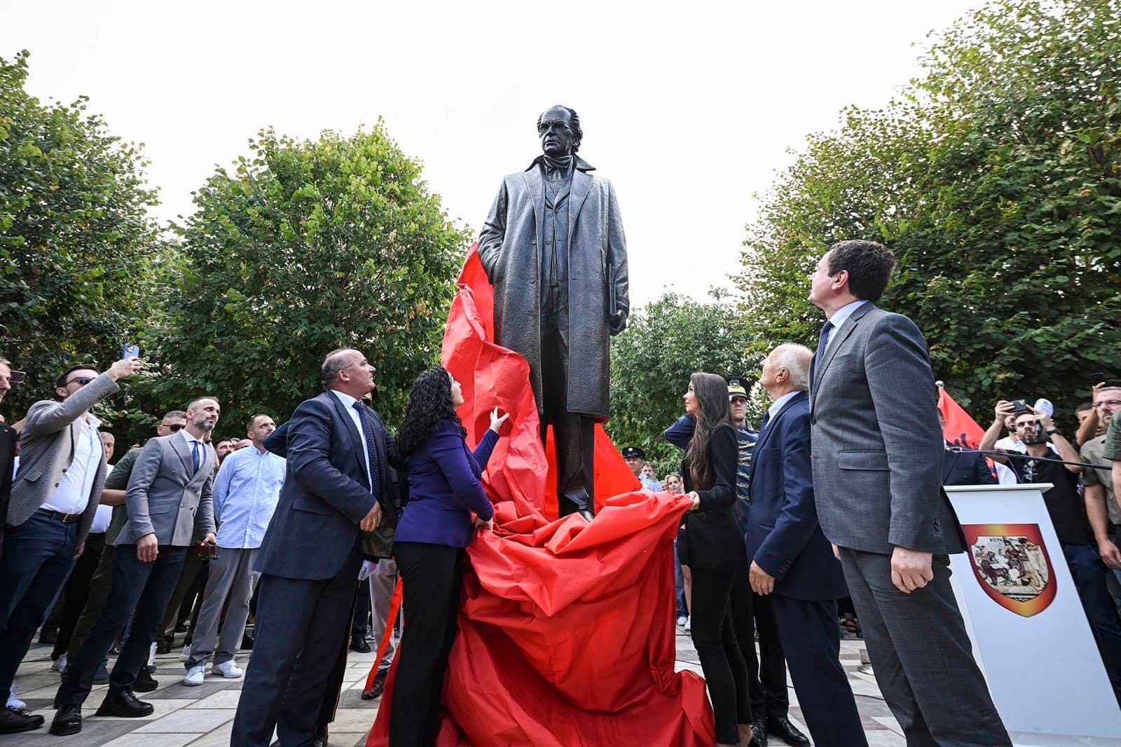 Kurti: Presidenti Rugova përfaqësonte politikat e tij brenda e jashtë, për liri, demokraci e pavarësi