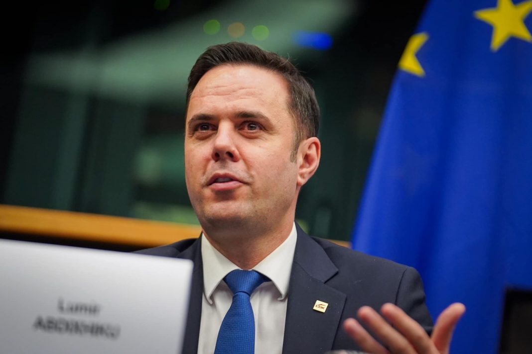 abdixihiku-me-kritika-per-kurtin:-kosova-ka-ngecur-me-te