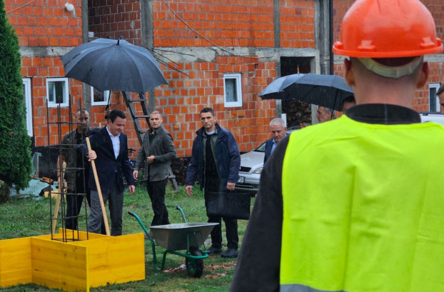 Kurti shkon në veri me Sveçlën, vendosin gurthemelin e stacionit të ri të policisë në Leshak