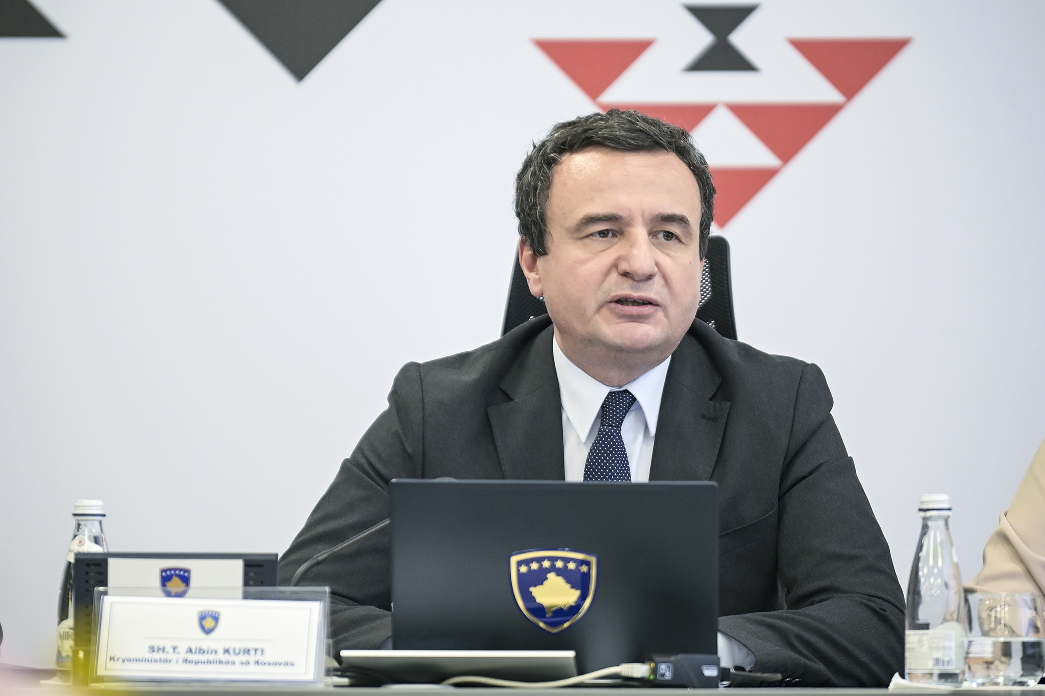 kurti:-policia-e-inteligjenca-mundesuan-deshtimin-e-disa-planeve-te-grupeve-te-maskuara-ne-kufi