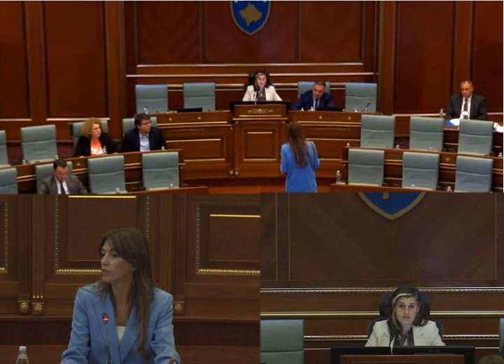 bogujevci-ia-ndale-mikrofonin-haxhiut,-ajo-e-leshon-sallen-e-kuvendit:-ndaljani-fjalen