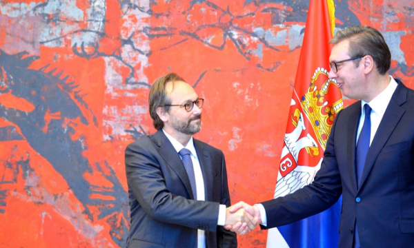 vuciq-bisedon-per-kosoven-me-ambasadorin-e-be-se-ne-serbi