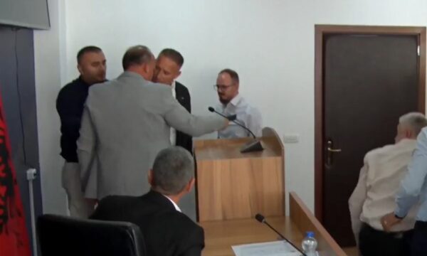 asambleisti-i-ldk-se-akuzon-bulliqin-se-po-perdor-policine-per-te-arrestuar-njerez-qe-mendojne-ndryshe