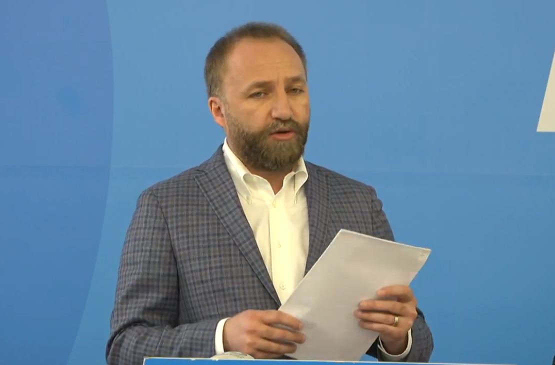 Tahiri: Cenimi i vlerave demokratike nuk do të përsëritet në qeverisjen e kryeministrit në ardhje Bedri Hamza