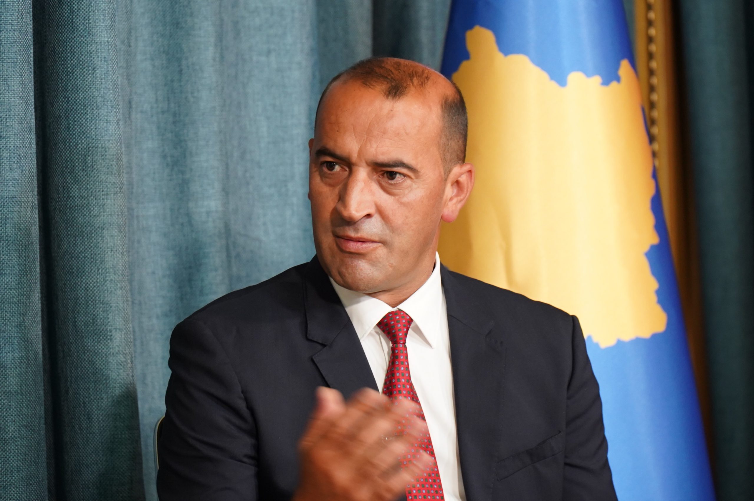 haradinaj-keshillon-per-uren-e-ibrit:-te-hapet-gjashte-ore-diten,-gjashte-ore-ne-mbremje