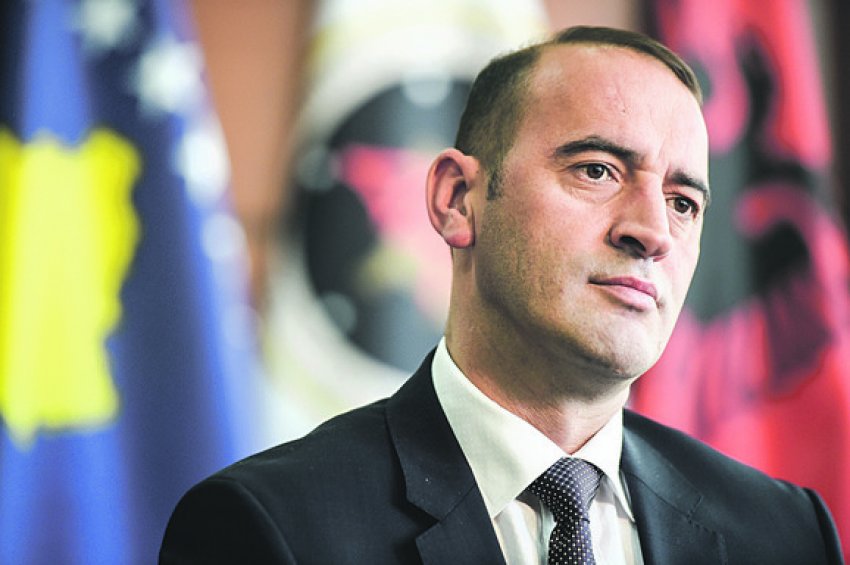 haradinaj-kritika-per-ministrine-e-mbrojtjes:-ka-pasur-hajni-ne-gullash-dhe-pasul-te-ushtareve