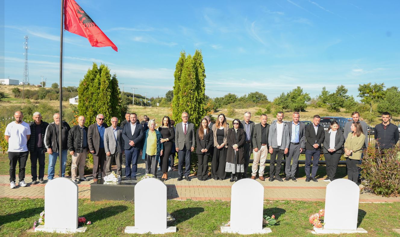delegacioni-i-vv-se-ben-homazhe-per-deshmoret-nga-abria-e-eperme-dhe-gollubovci