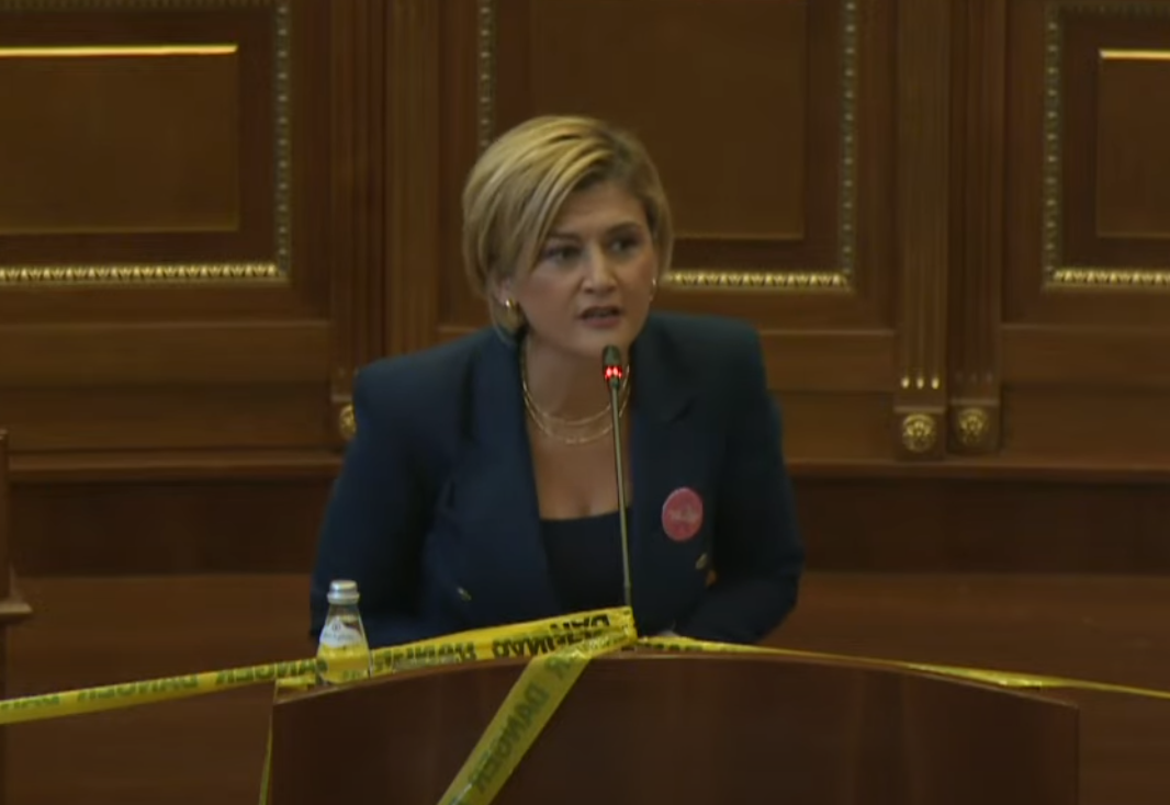 Kusari lëshon “bombën”, i kthehet opozitës: Imagjinoni kur t’iu dalin fotot me dhurata për fëmijët e Radoiçiqit