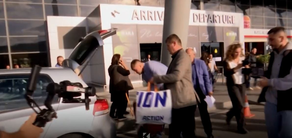 Momenti i arrestimit të Naser Hafizit në aeroport (VIDEO)