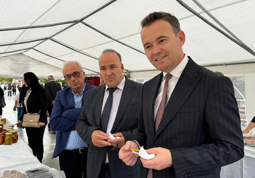peci-mori-pjese-ne-panairin-e-produkteve-tradicionale-dhe-artizanale-ne-podujeve
