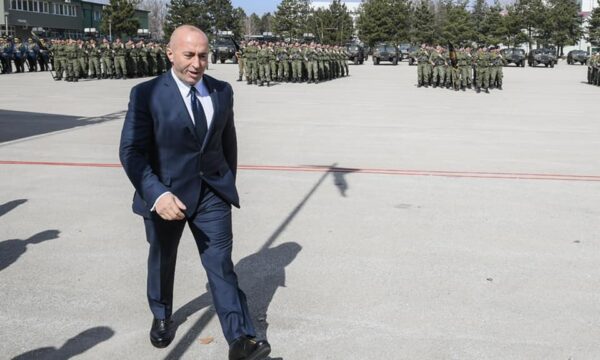 bytyqi-e-aak-se:-haradinaj-e-beri-ushtrine,-kurti-s’po-mundet-me-buke-me-i-mbajte