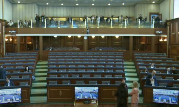 pa-vv’ne,-nis-seanca-e-jashtezakonshme-e-thirrur-nga-opozita-per-ceshtjen-e-ushqimit-ne-fsk