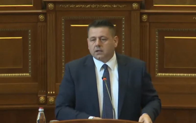 berisha-per-ushqimin-e-fsk-se:-sot-duhet-te-japin-doreheqje-ministri,-zv/ministri,-sekretari