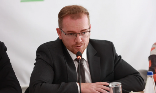 zv.ministri-i-kurtit:-haradinaj-po-shperfaqet-ne-publik-si-dikush-qe-e-ka-humbe-shendetin-mendor