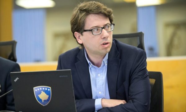 “gjate-ta-paska-shkru-dejona”,-qytetaret-tallen-me-postimin-e-ministrit-murati-per-shushunjat