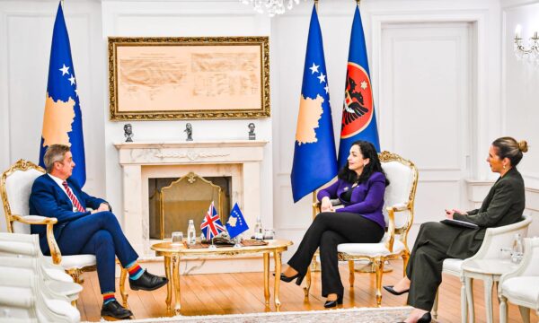 osmani-priti-ne-takim-ambasadorin-britanik,-flasin-per-zhvillimet-ne-vend