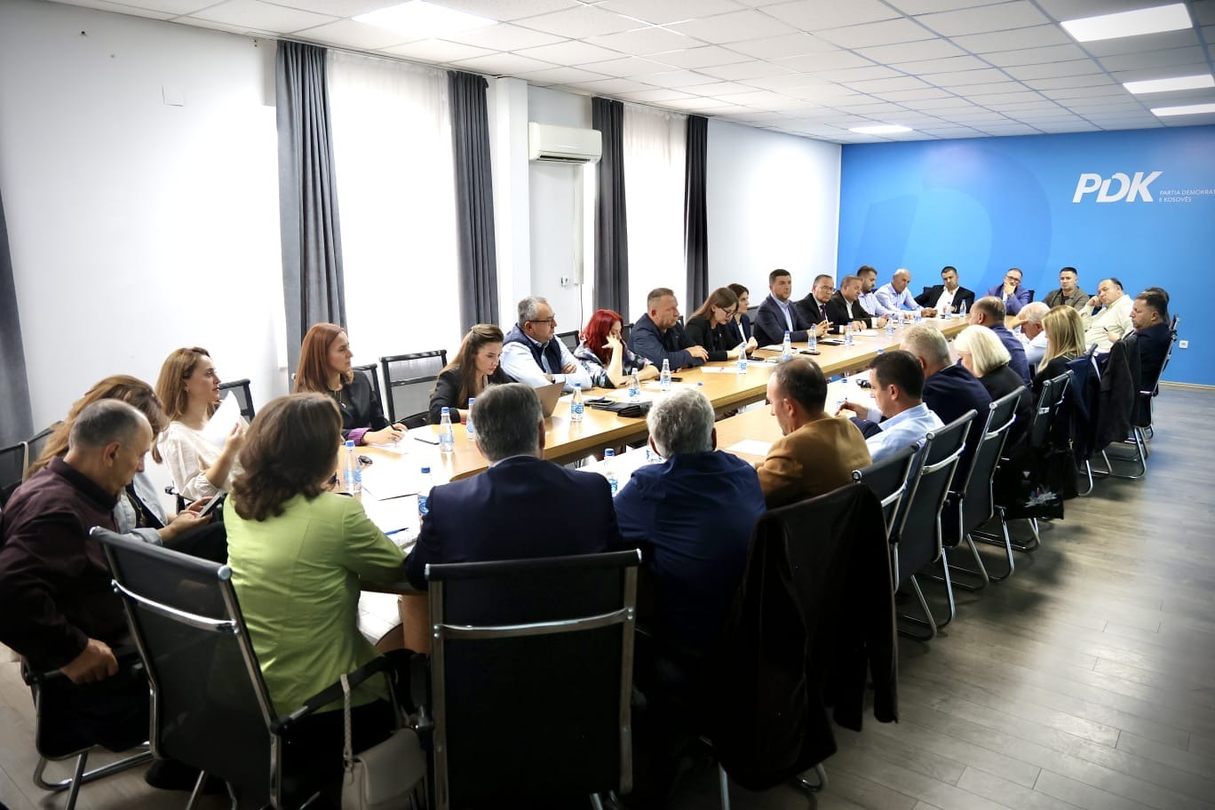 pdk-mban-mbledhjen-e-kryesise:-kerkojme-hetim-te-menjehershem-per-skandalet-abuzive-te-qeverise