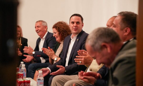 abdixhiku:-rruga-e-re-eshte-rruga-e-vetme-per-kosoven-qe-duam