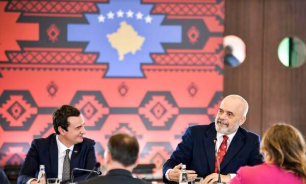 “100-marreveshjet-e-nenshkruara”,-bizneset-kerkojne-nga-qeveria-e-kosoves-dhe-shqiperia-bashkepunim