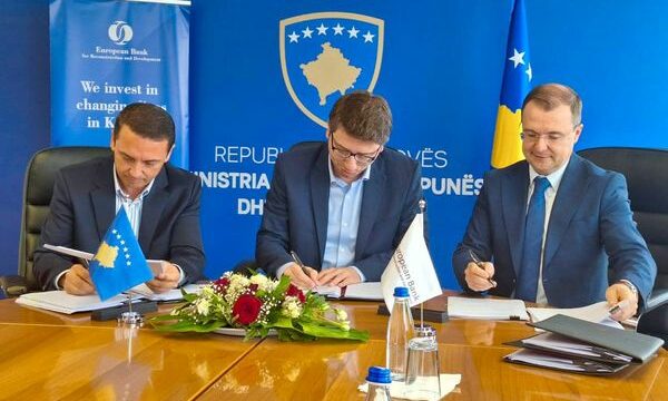 nenshkruhen-dy-marreveshje-te-grantit-per-energji-eficiente-ne-prizren-me-vlere-1-milion-euro