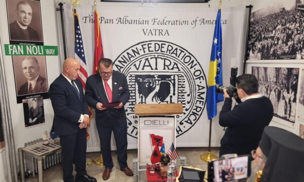 Haradinaj në New York, merr titullin anëtar nderi i përjetshëm i Federatës ‘VATRA