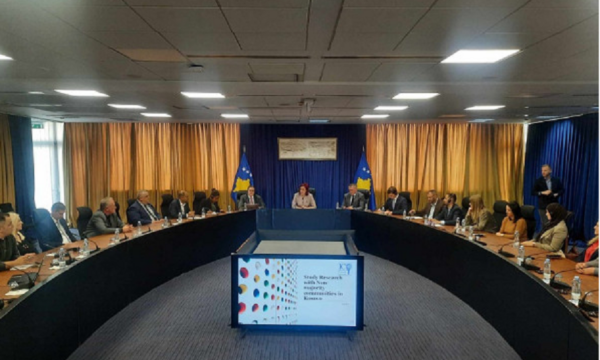 mbahet-takimi-i-dyte-i-forumit-per-komunitetet-jo-shumice-ne-kosove