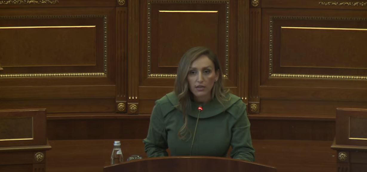 bytyqi,-konjufces:-po-me-vjen-mire-qe-sot-je-ketu,-dejona-mihali-ta-paska-dhene-lejen