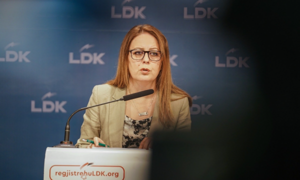 bajrami:-qeveria-kurti-po-i-mbron-te-korruptuarit-e-po-i-perndjek-gazetaret
