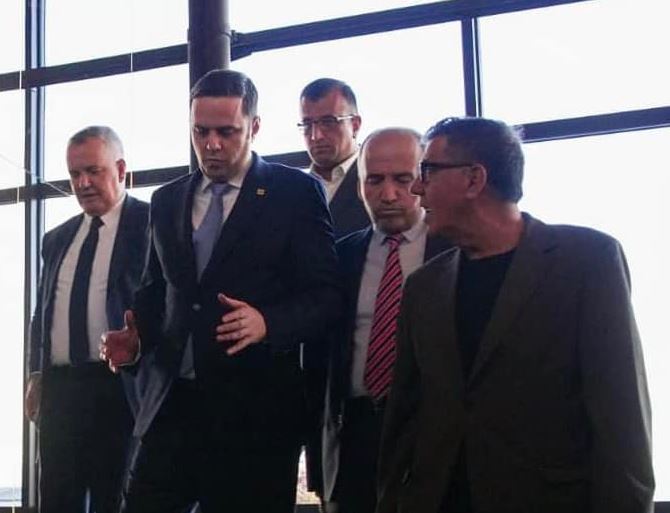 haziri-denon-sulmin-ndaj-kryetarit-te-pejes,-gazmend-muhaxherit