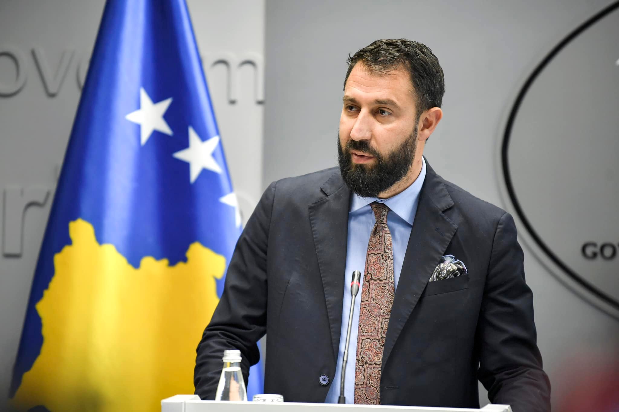 krasniqi:-sulm*i-ndaj-muhaxherit,-akt-i-ulet-dhe-i-papranueshem-–-drejtesia-te-vihet-ne-vend