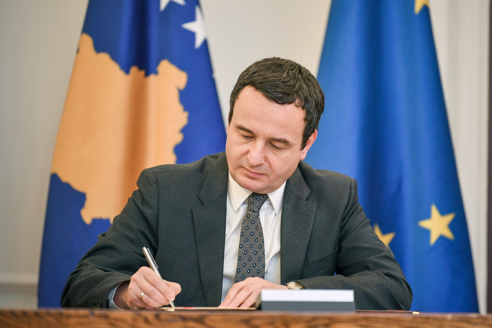 pse-kryeministri-kurti-nuk-po-e-dergon-para-zgjedhjeve-draftin-e-asociacionit-ne-kushtetuese?