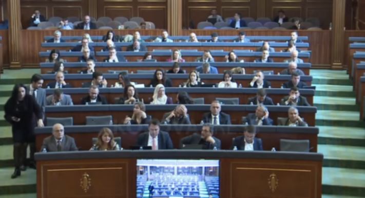 kuvendi-i-kosoves-miraton-raportin-e-performances-se-ndermarrjeve-publike-per-vitin-2022
