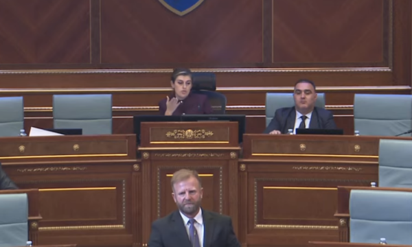 “ta-dhashe-nje-minute-shtese”,-perplasen-haki-abazi-e-saranda-bogujevci