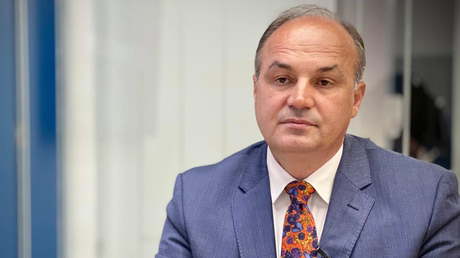 zgjedhjet-presidenciale-ne-shba,-hoxhaj:-zoti-e-bekofte-ameriken-dhe-popullin-e-saj