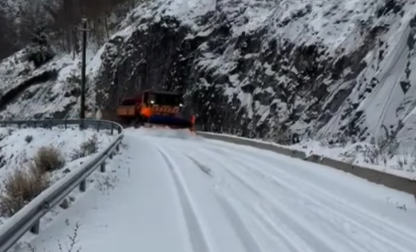 vermoshi-mbulohet-nga-bora-–-nis-pastrimi-i-rrugeve-(video)