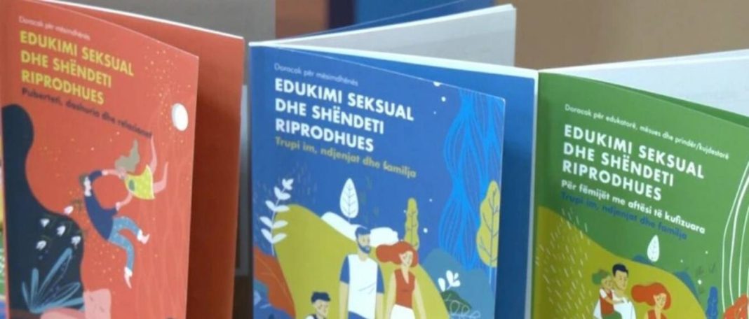 opozita-dhe-ekspertet-kerkojne-terheqjen-e-doracakut-per-edukimin-seks*ual