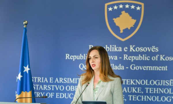 nagavci-merr-vendim-qe-t’i-largoje-nga-perdorimi-doracaket-e-edukimit-seksual,-thote-se-jane-miratuar-ne-vitin-2020