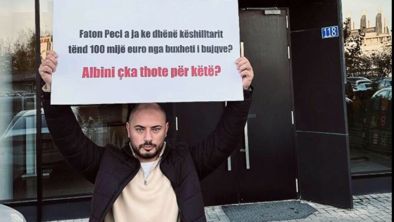 aktivisti-i-aak-se-me-pankarte-para-ministrise-se-bujqesise:-albini,-cka-thote-per-kete-skandal?