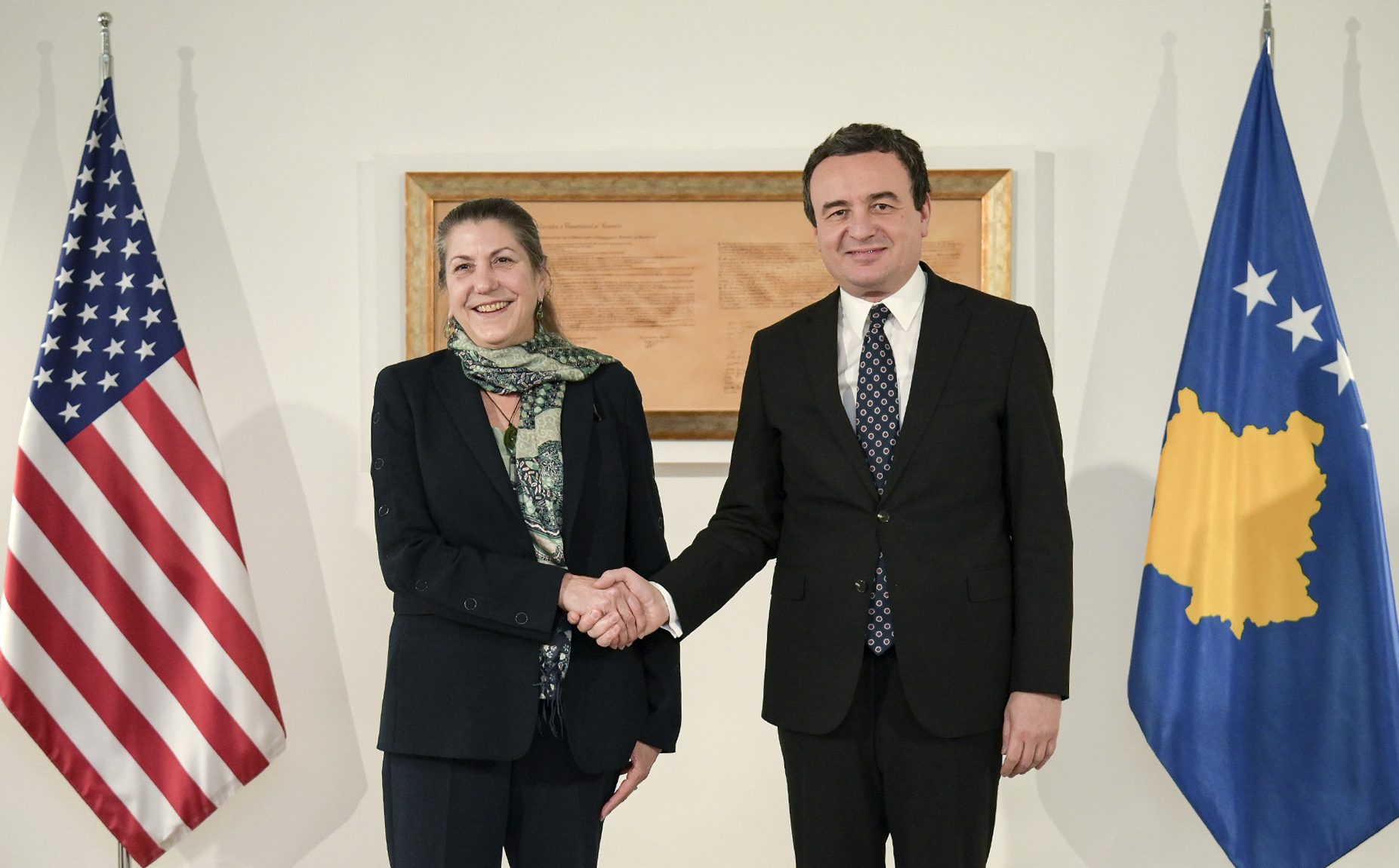 kurti-takon-ambasadoren-elizabeth-mckee,-shpreh-mirenjohje-per-mbeshtetjen-dhe-ndihmen-e-usaid-it