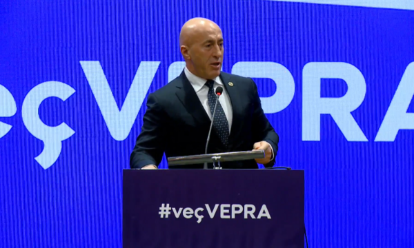 haradinaj-ne-konventen-zgjedhore-te-nismes:-fatmir,-era-fitore-po-i-vie