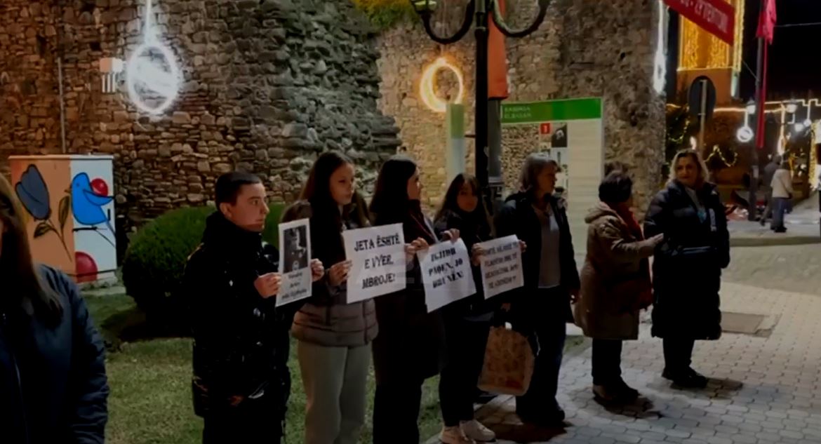 Vrasja e Martin Canit, nxënës, mësues dhe prindër me marshim paqësor në Elbasan