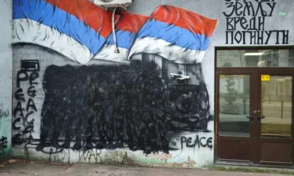 suspendohen-6-police,-s’reaguan-kur-persona-te-panjohur-fshine-grafitin-ne-“car-lazar”