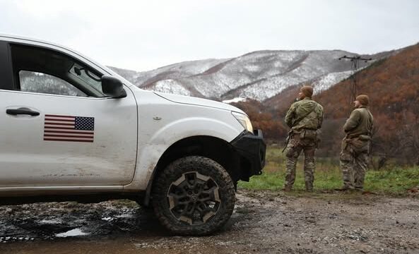 Ushtarët amerikanë patrullojnë në Zubin Potok: KFOR-i: Trupat tanë qëndrojnë të gatshëm për t’u vendosur dhe për të ofruar siguri